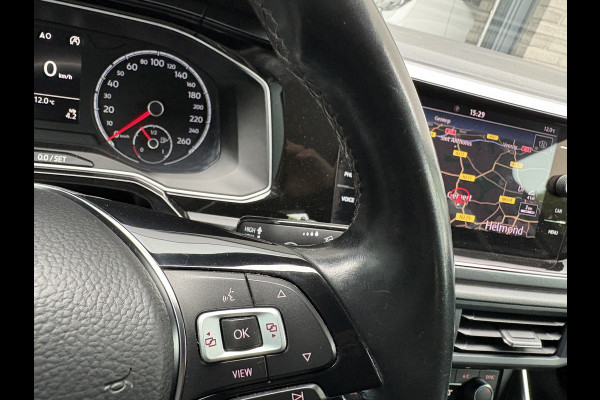 Volkswagen Polo 1.0 TSI Highline Airco - Apple carplay - Navigatie - Parkeersensoren - Parkeer assistent - Cruise control - Licht metalen velgen 16 inch - Lederen versnellingspook - Bluetooth - Led verlichting - Radio - Start/stop systeem - Stuur leder - Stuur multifunctioneel - Elektrische ramen