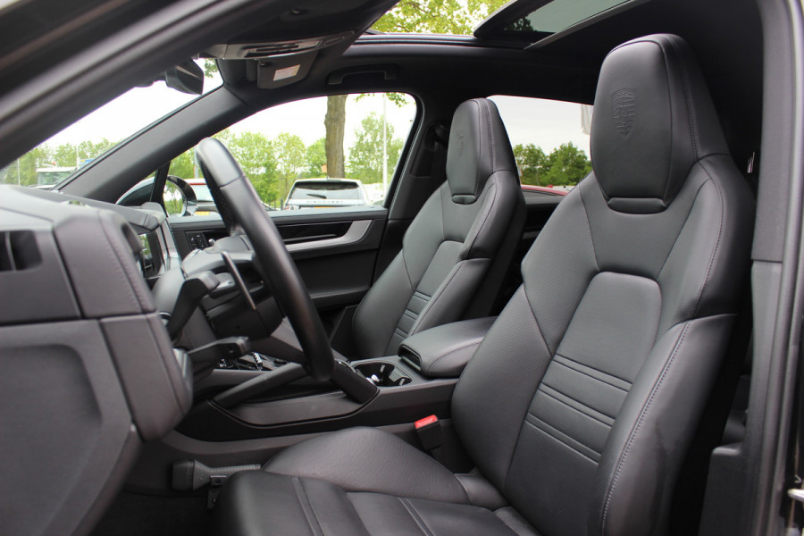 Porsche Cayenne 3.0 S E-Hybrid 519pk / Trekhaak / Panoramadak / 360Camera / Head-up / Achterasbesturing / Bose / 21'' / Luchtvering / Adaptieve Stoelen / Sportdesign+Chrono / Sportuiltaat / Stoelventilatie / Stoelverwarming 4x /