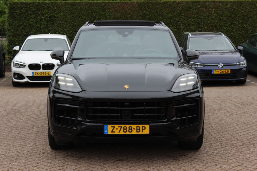 Porsche Cayenne 3.0 S E-Hybrid 519pk / Trekhaak / Panoramadak / 360Camera / Head-up / Achterasbesturing / Bose / 21'' / Luchtvering / Adaptieve Stoelen / Sportdesign+Chrono / Sportuiltaat / Stoelventilatie / Stoelverwarming 4x /