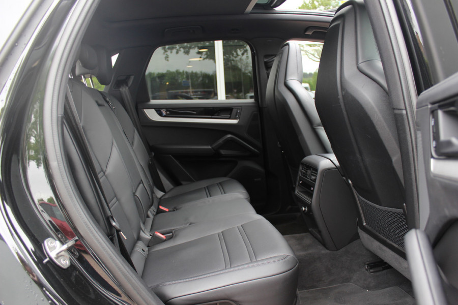 Porsche Cayenne 3.0 S E-Hybrid 519pk / Trekhaak / Panoramadak / 360Camera / Head-up / Achterasbesturing / Bose / 21'' / Luchtvering / Adaptieve Stoelen / Sportdesign+Chrono / Sportuiltaat / Stoelventilatie / Stoelverwarming 4x /