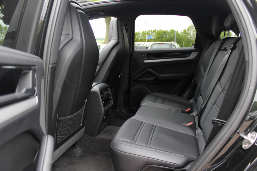 Porsche Cayenne 3.0 S E-Hybrid 519pk / Trekhaak / Panoramadak / 360Camera / Head-up / Achterasbesturing / Bose / 21'' / Luchtvering / Adaptieve Stoelen / Sportdesign+Chrono / Sportuiltaat / Stoelventilatie / Stoelverwarming 4x /