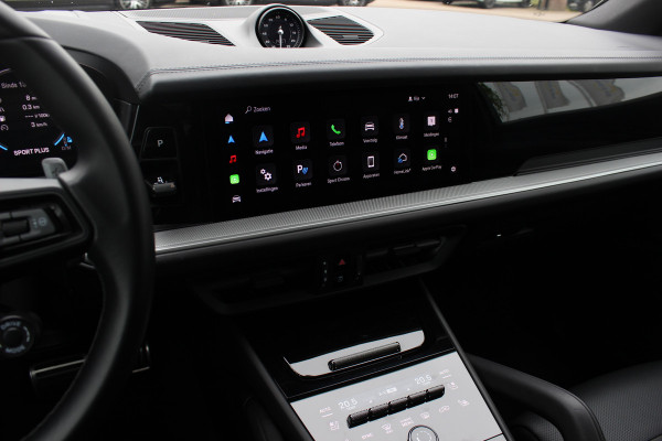 Porsche Cayenne 3.0 S E-Hybrid 519pk / Trekhaak / Panoramadak / 360Camera / Head-up / Achterasbesturing / Bose / 21'' / Luchtvering / Adaptieve Stoelen / Sportdesign+Chrono / Sportuiltaat / Stoelventilatie / Stoelverwarming 4x /