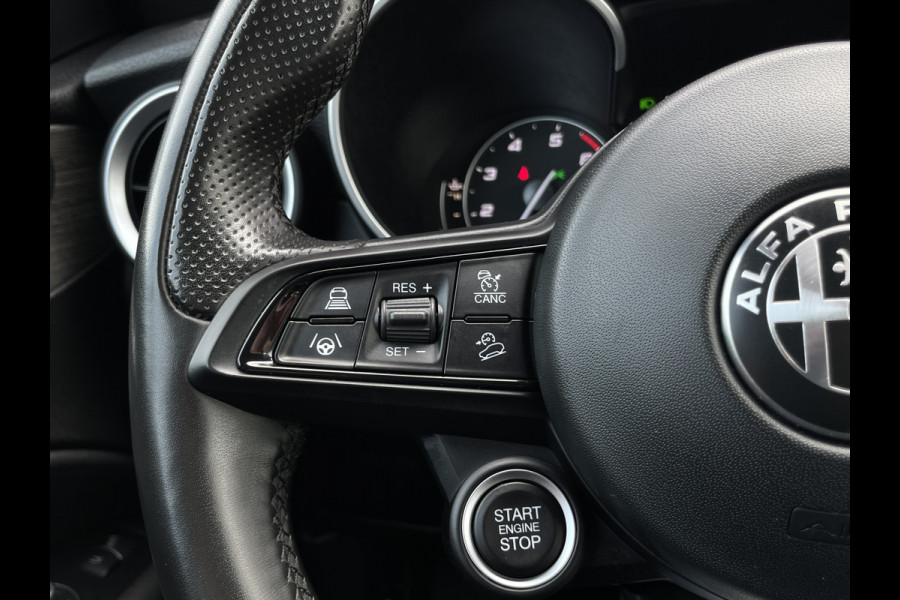 Alfa Romeo Stelvio 2.0 T AWD Ti | Stoel/Stuurverwarming | 20" Velgen | Camera