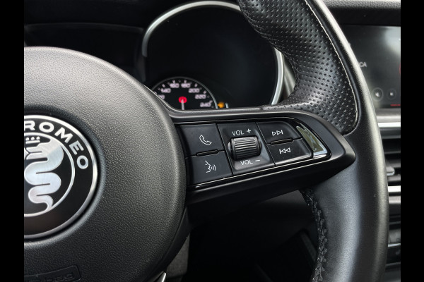 Alfa Romeo Stelvio 2.0 T AWD Ti | Stoel/Stuurverwarming | 20" Velgen | Camera