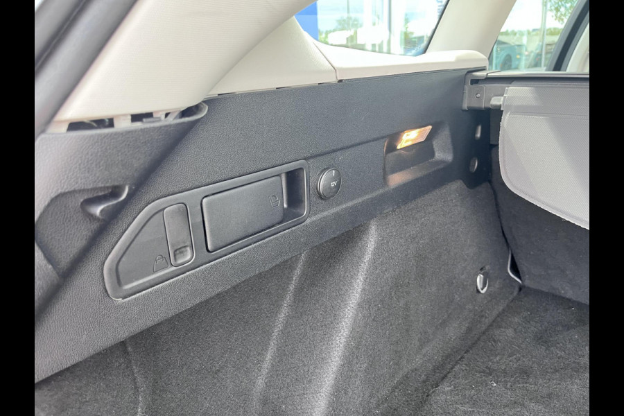 Ford FOCUS Wagon 1.0 EcoBoost Trend Edition Business 125pk | Navigatie | Trekhaak |