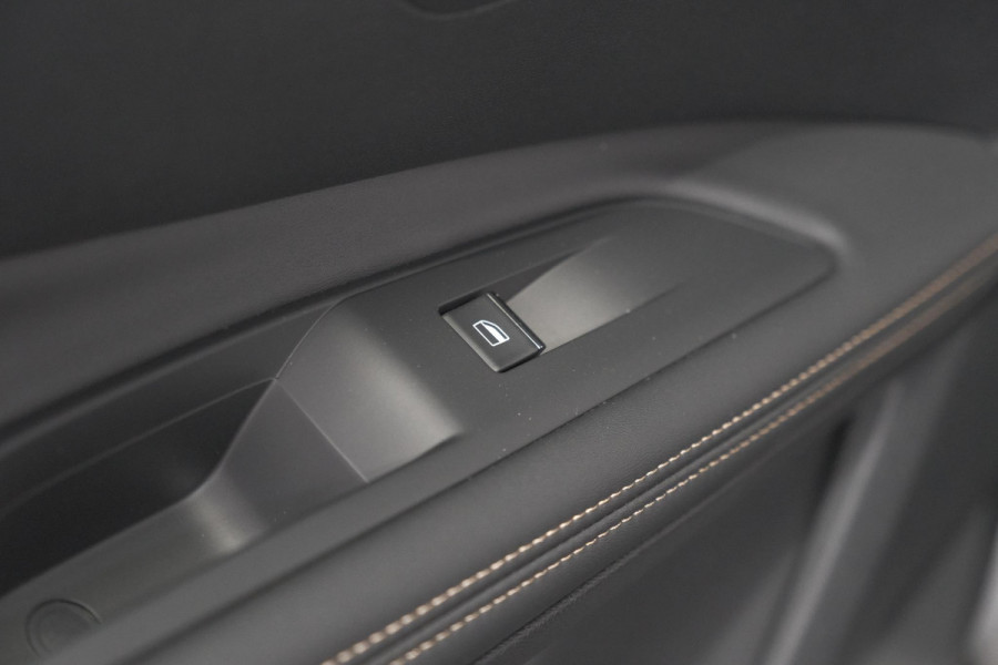 Peugeot 3008 PureTech 130 EAT8 GT | Camera | Adaptieve Cruise Control | Elektrische Kofferklep | Dodehoekdetectie