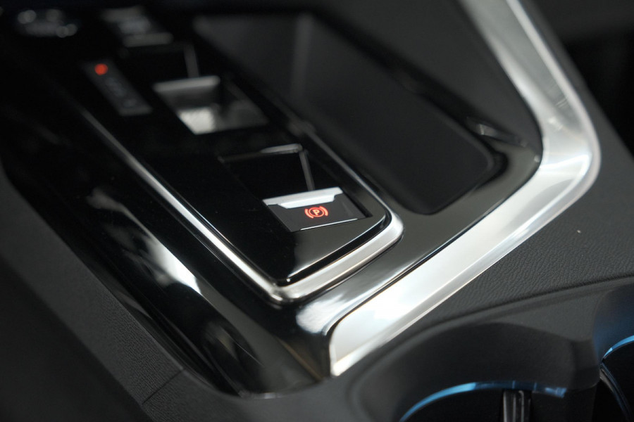 Peugeot 3008 PureTech 130 EAT8 GT | Camera | Adaptieve Cruise Control | Elektrische Kofferklep | Dodehoekdetectie