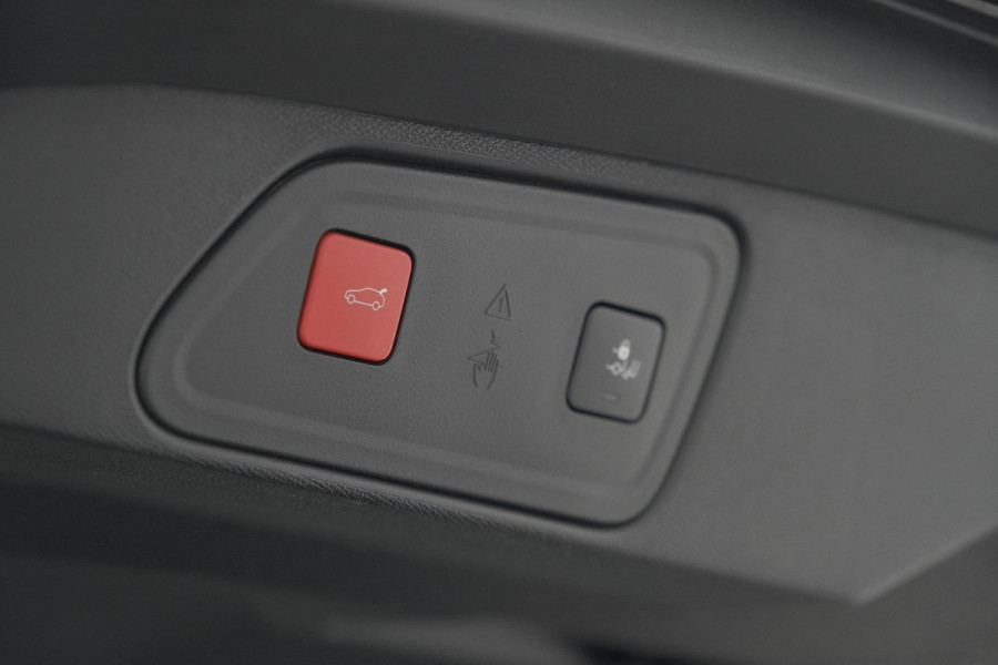 Peugeot 3008 PureTech 130 EAT8 GT | Camera | Adaptieve Cruise Control | Elektrische Kofferklep | Dodehoekdetectie