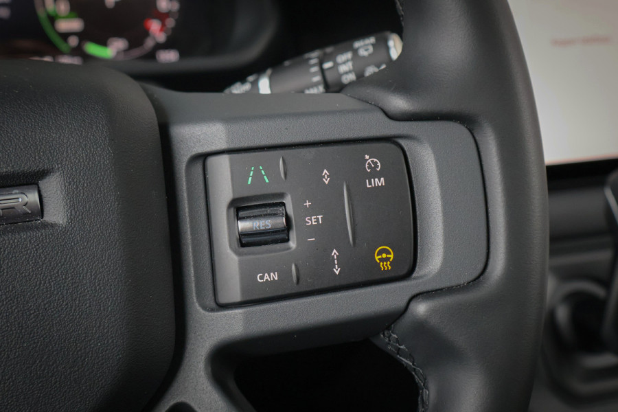 Land Rover Defender 110 2.0 P300e 110 X-Dynamic SE | STOELVERWARMING | ADATIVE CRUISE | STUURVERWARMING | PANORAMADAK | 360 CAMERA | HEAD UP |