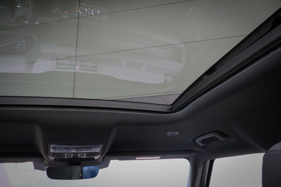Land Rover Defender 110 2.0 P300e 110 X-Dynamic SE | STOELVERWARMING | ADATIVE CRUISE | STUURVERWARMING | PANORAMADAK | 360 CAMERA | HEAD UP |