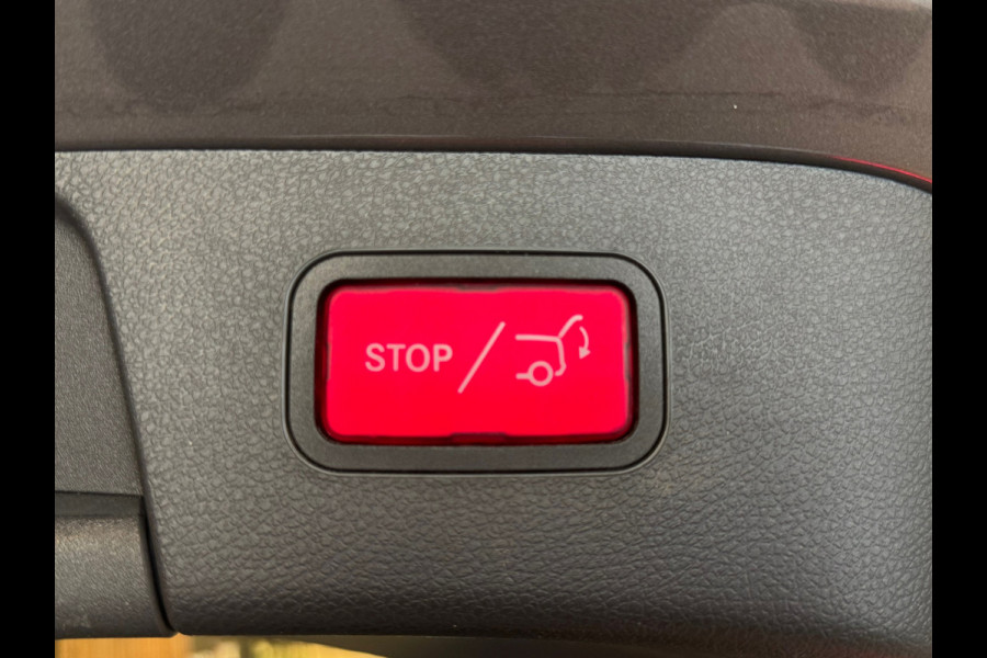 Mercedes-Benz GLA 180 Business Solution AMG / NAP / BTW / Pano / Keyless / Camera / Stoelverwarming