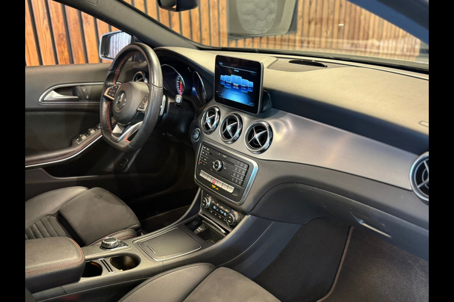 Mercedes-Benz GLA 180 Business Solution AMG / NAP / BTW / Pano / Keyless / Camera / Stoelverwarming