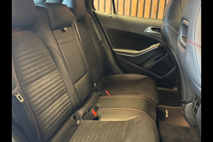 Mercedes-Benz GLA 180 Business Solution AMG / NAP / BTW / Pano / Keyless / Camera / Stoelverwarming