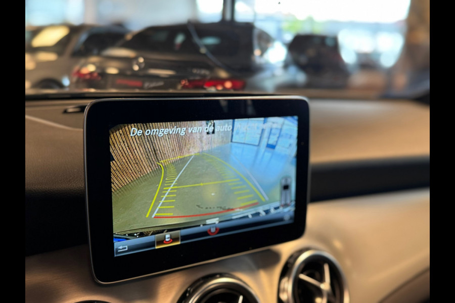 Mercedes-Benz GLA 180 Business Solution AMG / NAP / BTW / Pano / Keyless / Camera / Stoelverwarming