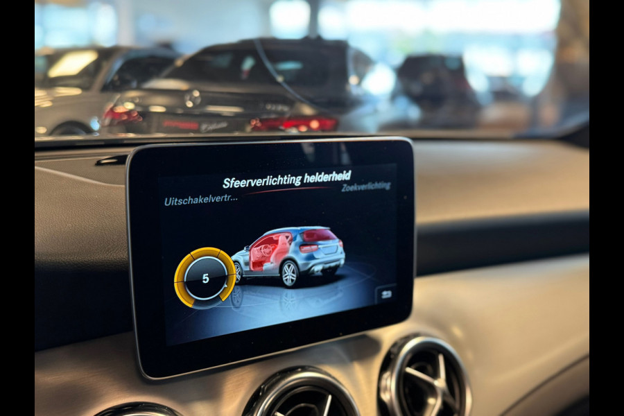 Mercedes-Benz GLA 180 Business Solution AMG / NAP / BTW / Pano / Keyless / Camera / Stoelverwarming