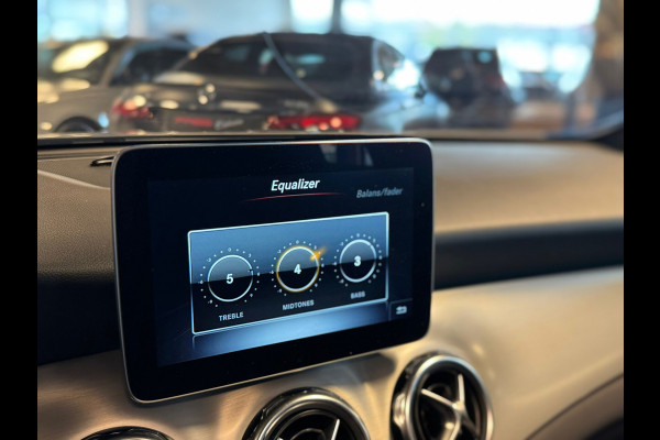 Mercedes-Benz GLA 180 Business Solution AMG / NAP / BTW / Pano / Keyless / Camera / Stoelverwarming