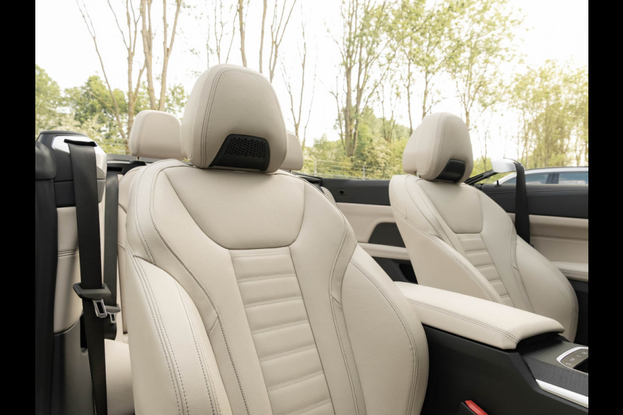 BMW 4 Serie Cabrio 420i M-Sport - Trekhaak - Harman Kardon - Air Collar - ACC - Stuurwiel Verwarmd