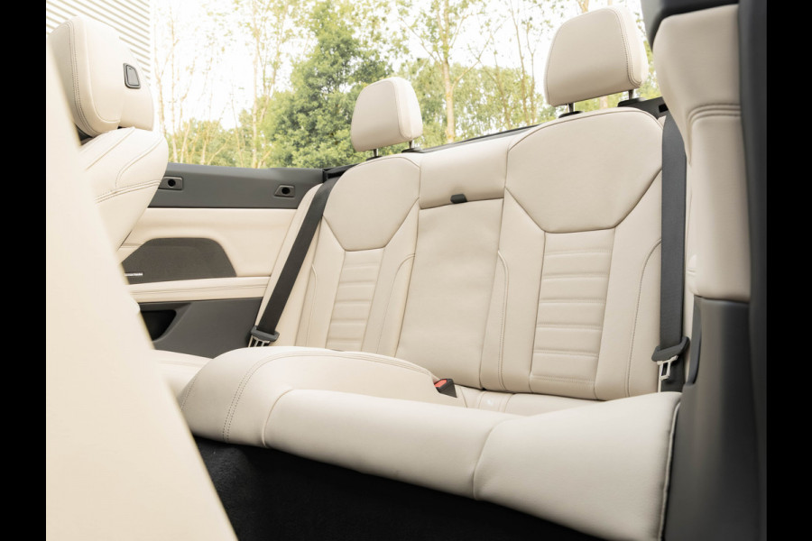 BMW 4 Serie Cabrio 420i M-Sport - Trekhaak - Harman Kardon - Air Collar - ACC - Stuurwiel Verwarmd