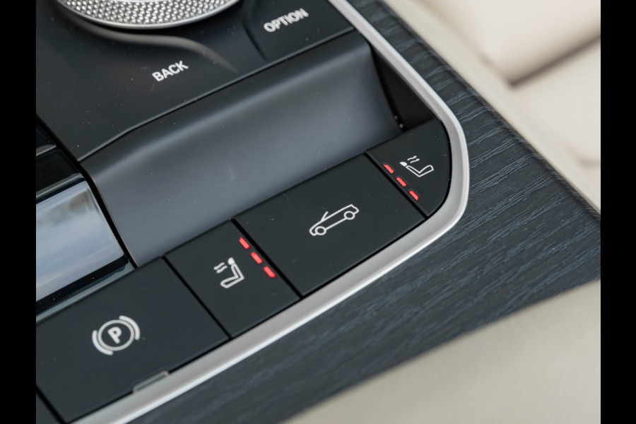 BMW 4 Serie Cabrio 420i M-Sport - Trekhaak - Harman Kardon - Air Collar - ACC - Stuurwiel Verwarmd