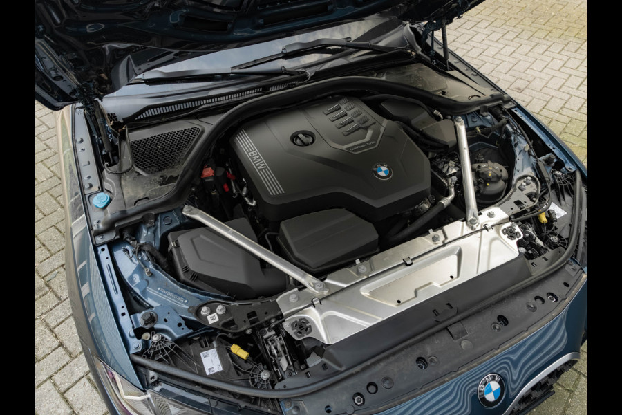 BMW 4 Serie Cabrio 420i M-Sport - Trekhaak - Harman Kardon - Air Collar - ACC - Stuurwiel Verwarmd