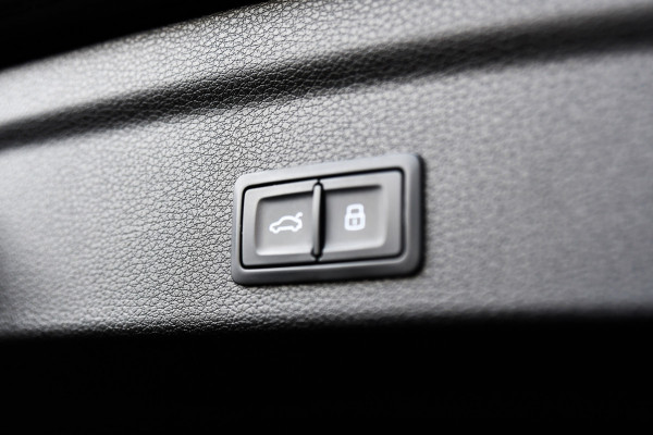 Audi Q3 Sportback 45 TFSI e 3x S-Line, Sonos. Matrix, Leder, 20", Keyless, Camera, Dodehoek, Ambient, Carplay!
