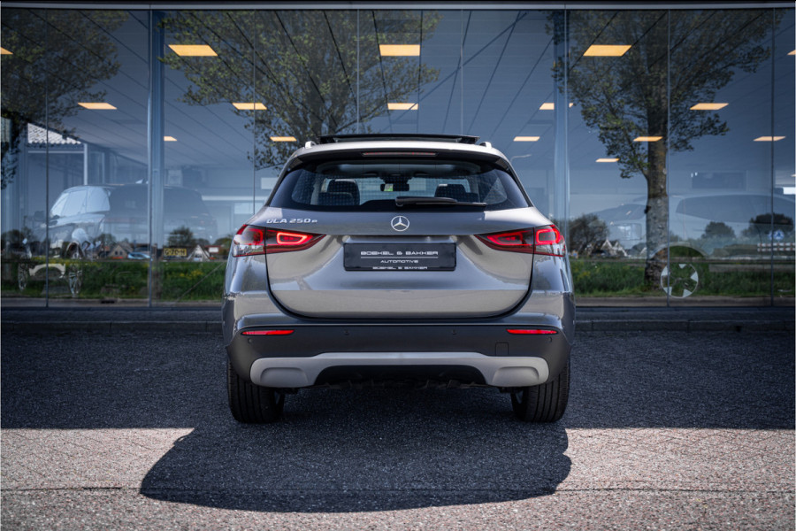 Mercedes-Benz GLA 250 e Style ** Panodak ** Trekhaak ** LED **