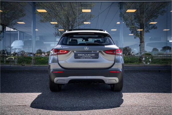 Mercedes-Benz GLA 250 e Style ** Panodak ** Trekhaak ** LED **
