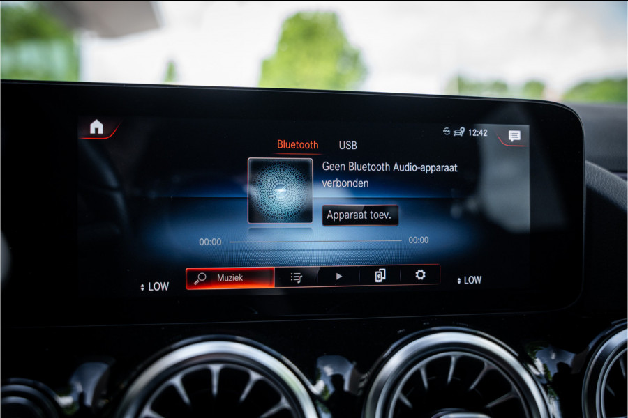 Mercedes-Benz GLA 250 e Style ** Panodak ** Trekhaak ** LED **
