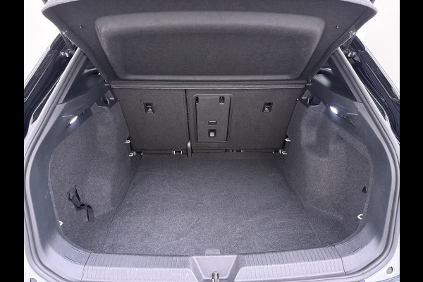 Volkswagen ID.4 First 82kWh Trekhaak Warmtepomp SOH 90% Adap.Cruise Stoelverwarming Apple Carplay Android Auto Navi Ecc Camera Lmv 20" Voorruitverwarming Privacy Glas Led DAB 1.000KG Trekgewicht Origineel Nederlandse Auto
