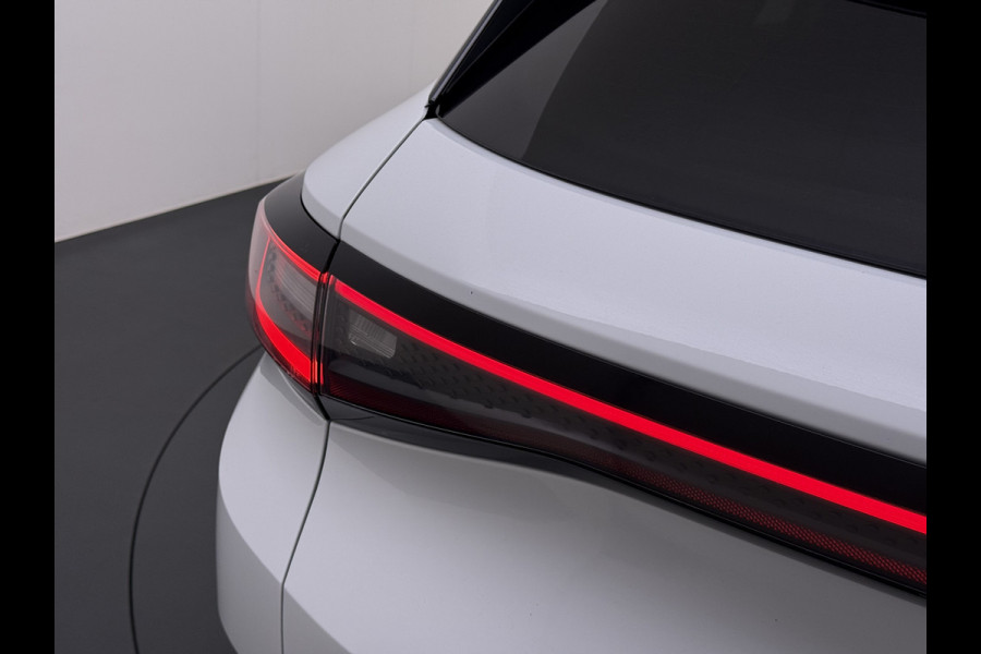 Volkswagen ID.4 First 82kWh Trekhaak Warmtepomp SOH 90% Adap.Cruise Stoelverwarming Apple Carplay Android Auto Navi Ecc Camera Lmv 20" Voorruitverwarming Privacy Glas Led DAB 1.000KG Trekgewicht Origineel Nederlandse Auto
