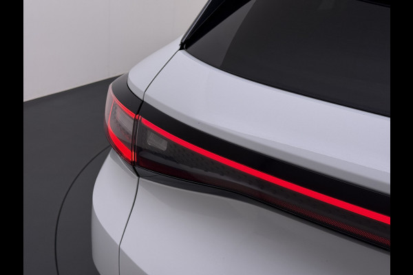 Volkswagen ID.4 First 82kWh Trekhaak Warmtepomp SOH 90% Adap.Cruise Stoelverwarming Apple Carplay Android Auto Navi Ecc Camera Lmv 20" Voorruitverwarming Privacy Glas Led DAB 1.000KG Trekgewicht Origineel Nederlandse Auto