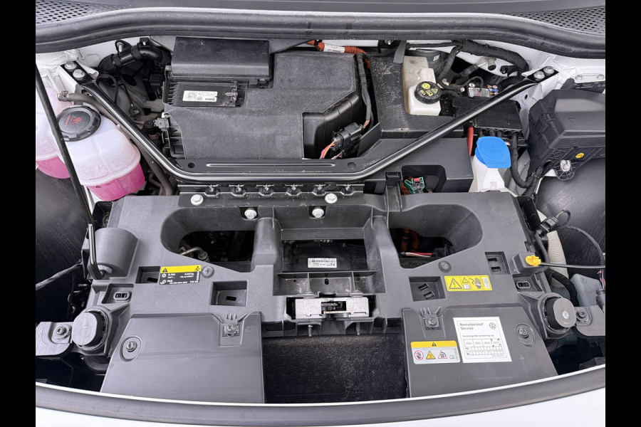 Volkswagen ID.4 First 82kWh Trekhaak Warmtepomp SOH 90% Adap.Cruise Stoelverwarming Apple Carplay Android Auto Navi Ecc Camera Lmv 20" Voorruitverwarming Privacy Glas Led DAB 1.000KG Trekgewicht Origineel Nederlandse Auto