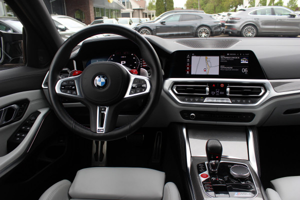 BMW 3 Serie M3 Competition / 360Camera / Carbon / Head-up / Keyless / Leder / 19'' / CarPlay / Dealer onderhouden / Stuur+Stoelverwarming / Dodehoek / DAB / ACC