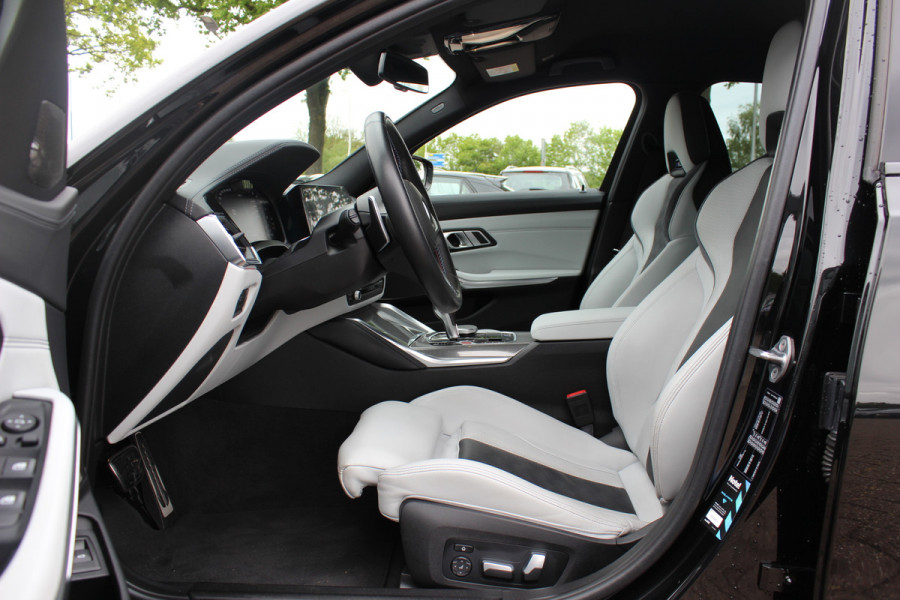 BMW 3 Serie M3 Competition / 360Camera / Carbon / Head-up / Keyless / Leder / 19'' / CarPlay / Dealer onderhouden / Stuur+Stoelverwarming / Dodehoek / DAB / ACC