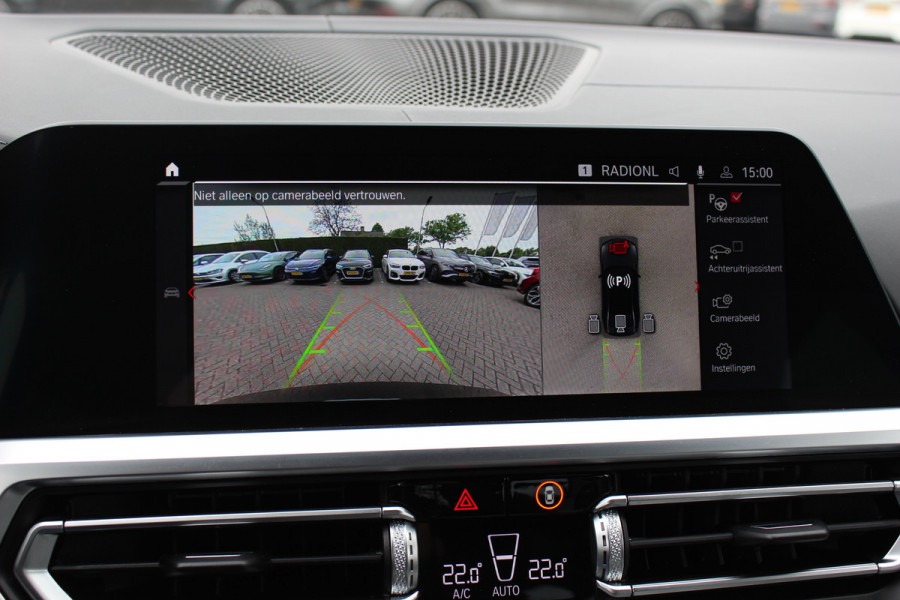 BMW 3 Serie M3 Competition / 360Camera / Carbon / Head-up / Keyless / Leder / 19'' / CarPlay / Dealer onderhouden / Stuur+Stoelverwarming / Dodehoek / DAB / ACC