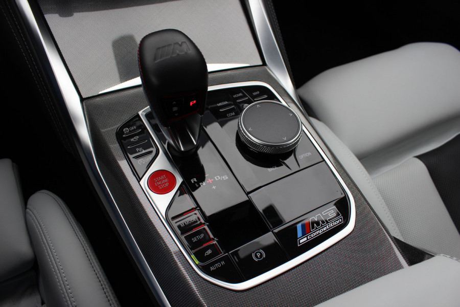 BMW 3 Serie M3 Competition / 360Camera / Carbon / Head-up / Keyless / Leder / 19'' / CarPlay / Dealer onderhouden / Stuur+Stoelverwarming / Dodehoek / DAB / ACC