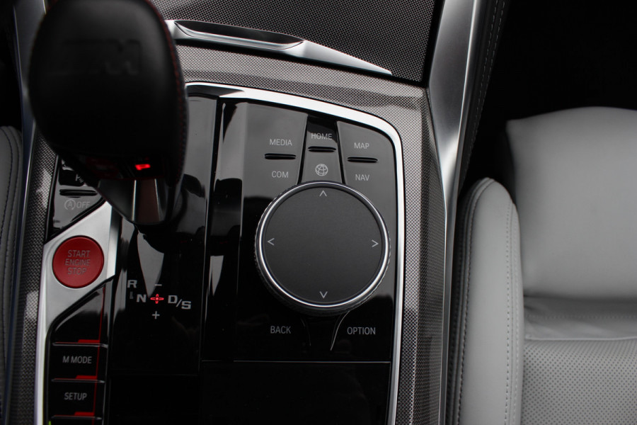 BMW 3 Serie M3 Competition / 360Camera / Carbon / Head-up / Keyless / Leder / 19'' / CarPlay / Dealer onderhouden / Stuur+Stoelverwarming / Dodehoek / DAB / ACC