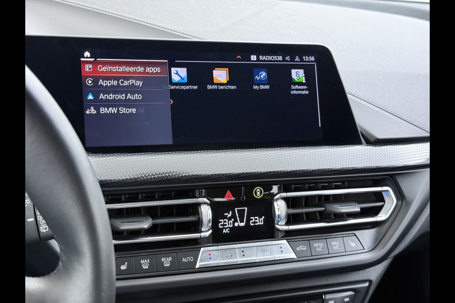 BMW 1-serie 118i AUT-7 Sport Line Apple Carplay Android Navi 1/2 Leer Live cockpit pro Shadow-line Stoelverwarming Ecc Cruise Control Pdc Bu Lmv 17" Led DAB Regen-Lichtsensor Verkeersbord detectie Rijstrooksensor Dealeronderhouden