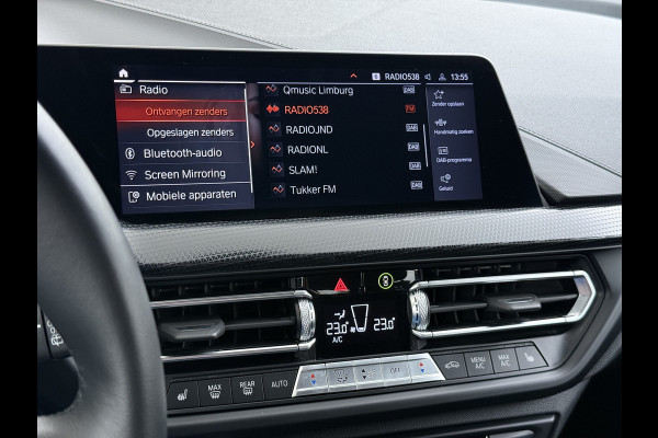 BMW 1-serie 118i AUT-7 Sport Line Apple Carplay Android Navi 1/2 Leer Live cockpit pro Shadow-line Stoelverwarming Ecc Cruise Control Pdc Bu Lmv 17" Led DAB Regen-Lichtsensor Verkeersbord detectie Rijstrooksensor Dealeronderhouden