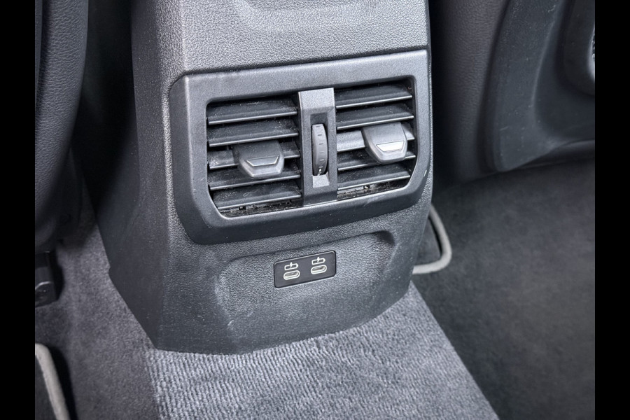 BMW 1-serie 118i AUT-7 Sport Line Apple Carplay Android Navi 1/2 Leer Live cockpit pro Shadow-line Stoelverwarming Ecc Cruise Control Pdc Bu Lmv 17" Led DAB Regen-Lichtsensor Verkeersbord detectie Rijstrooksensor Dealeronderhouden