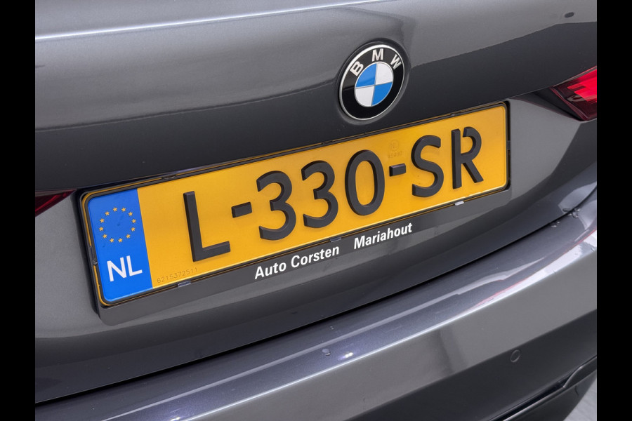 BMW 1-serie 118i AUT-7 Sport Line Apple Carplay Android Navi 1/2 Leer Live cockpit pro Shadow-line Stoelverwarming Ecc Cruise Control Pdc Bu Lmv 17" Led DAB Regen-Lichtsensor Verkeersbord detectie Rijstrooksensor Dealeronderhouden