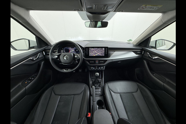 Škoda Kamiq T 111pk 1/2 Leer+Elek.Stoel+Verwarmd Apple Camera Android Auto Navi Ecc Camera Cruise Control Pdc Business Edition Draadloze Tel.lader Lmv 16" Isofix Voorruitverwarming DAB Led 1e Eigenaar Origineel Nederlandse Auto