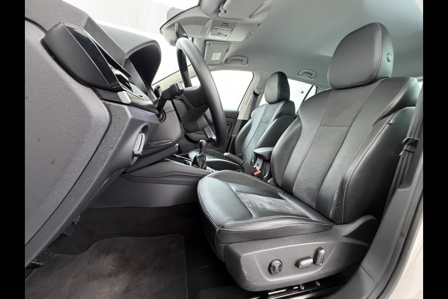 Škoda Kamiq T 111pk 1/2 Leer+Elek.Stoel+Verwarmd Apple Camera Android Auto Navi Ecc Camera Cruise Control Pdc Business Edition Draadloze Tel.lader Lmv 16" Isofix Voorruitverwarming DAB Led 1e Eigenaar Origineel Nederlandse Auto