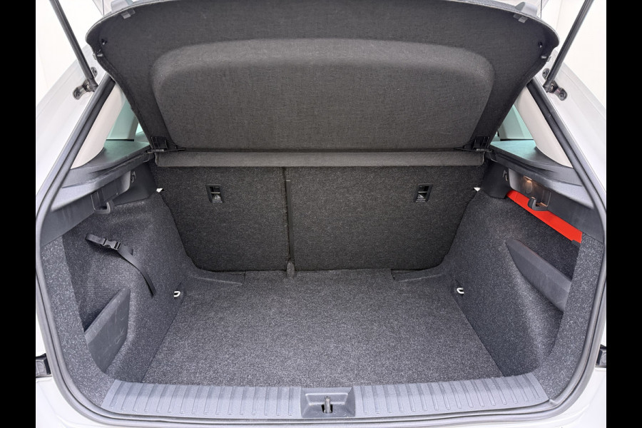 Škoda Kamiq T 111pk 1/2 Leer+Elek.Stoel+Verwarmd Apple Camera Android Auto Navi Ecc Camera Cruise Control Pdc Business Edition Draadloze Tel.lader Lmv 16" Isofix Voorruitverwarming DAB Led 1e Eigenaar Origineel Nederlandse Auto
