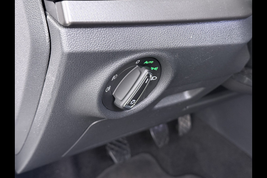Škoda Kamiq T 111pk 1/2 Leer+Elek.Stoel+Verwarmd Apple Camera Android Auto Navi Ecc Camera Cruise Control Pdc Business Edition Draadloze Tel.lader Lmv 16" Isofix Voorruitverwarming DAB Led 1e Eigenaar Origineel Nederlandse Auto