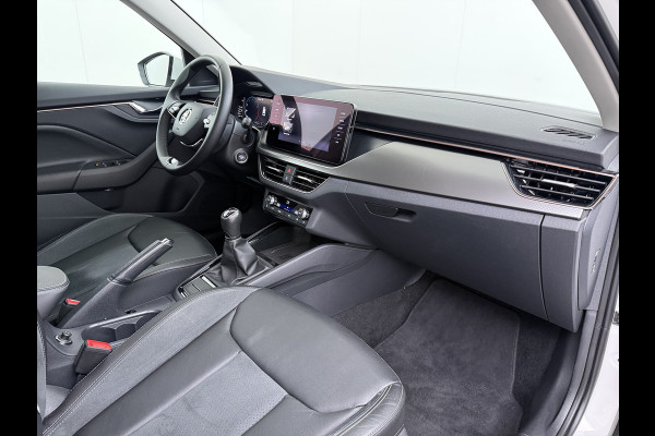 Škoda Kamiq T 111pk 1/2 Leer+Elek.Stoel+Verwarmd Apple Camera Android Auto Navi Ecc Camera Cruise Control Pdc Business Edition Draadloze Tel.lader Lmv 16" Isofix Voorruitverwarming DAB Led 1e Eigenaar Origineel Nederlandse Auto