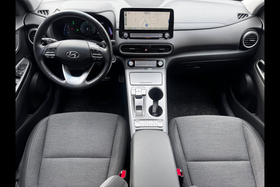 Hyundai Kona EV Comfort Smart 39 kWh | 100% SOH | Trekhaak | Camera | Stoel + Stuurverwarming | Navigatie