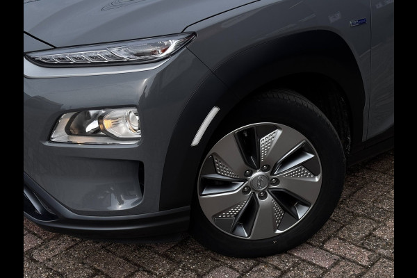 Hyundai Kona EV Comfort Smart 39 kWh | 100% SOH | Trekhaak | Camera | Stoel + Stuurverwarming | Navigatie