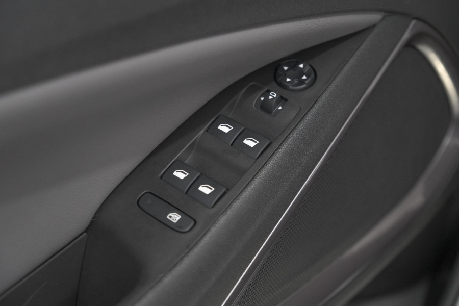 Opel Crossland X 130 Turbo Innovation | Camera | Dodehoekdetectie | Apple Carplay | Navigatie