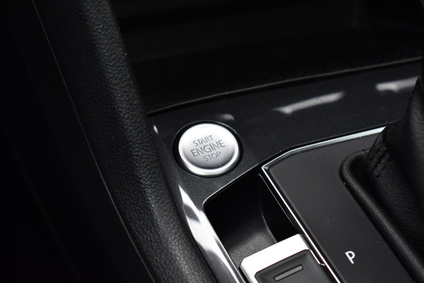 Volkswagen Tiguan 1.5 TSI R-Line | Pano | ACC | Virtual Cockpit | Camera | LED plus |